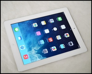 ソフト iPad4 16GB ホワイト１.JPG